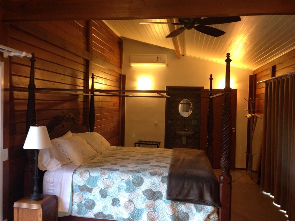 Casa da Ilha do Mel - Pousada de Charme Bilik gambar